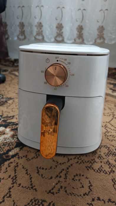 Vând Airfryer aproape nou