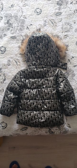 Продам детскую зимнею куртку