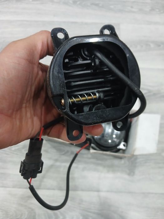 Продам линзованные противотуманки LED на Ладу