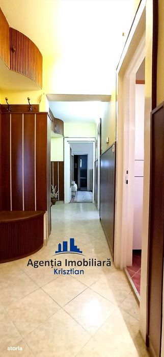 Apartament cu 4 camere de vânzare în Micro 16