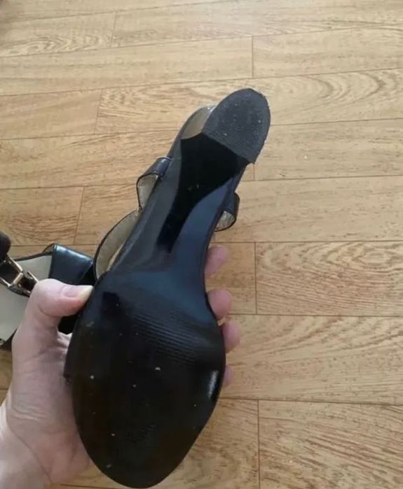 Босоножки в идеальном состоянии! Недорого!