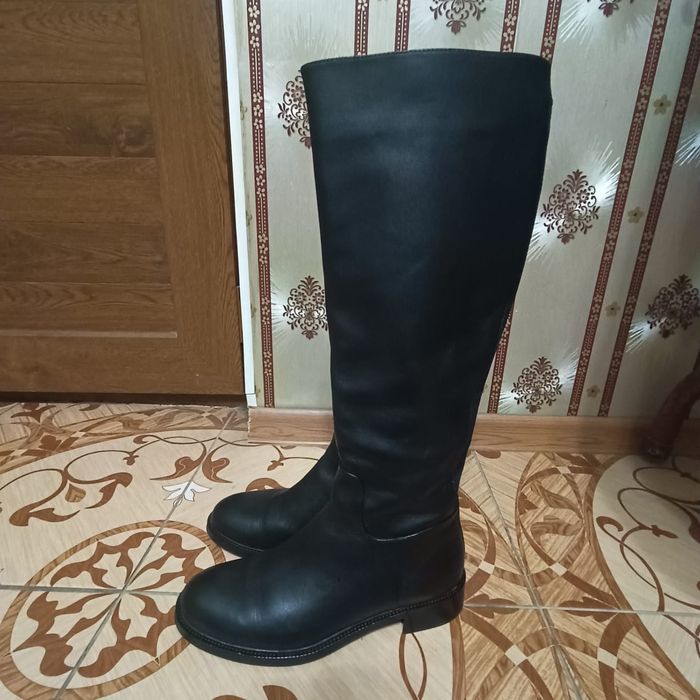 Продаются кожаные сапоги новые