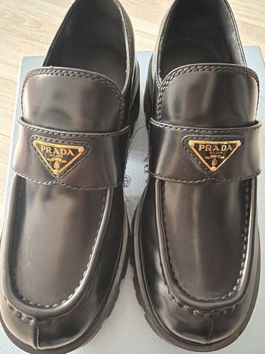 Продам лоферы Prada