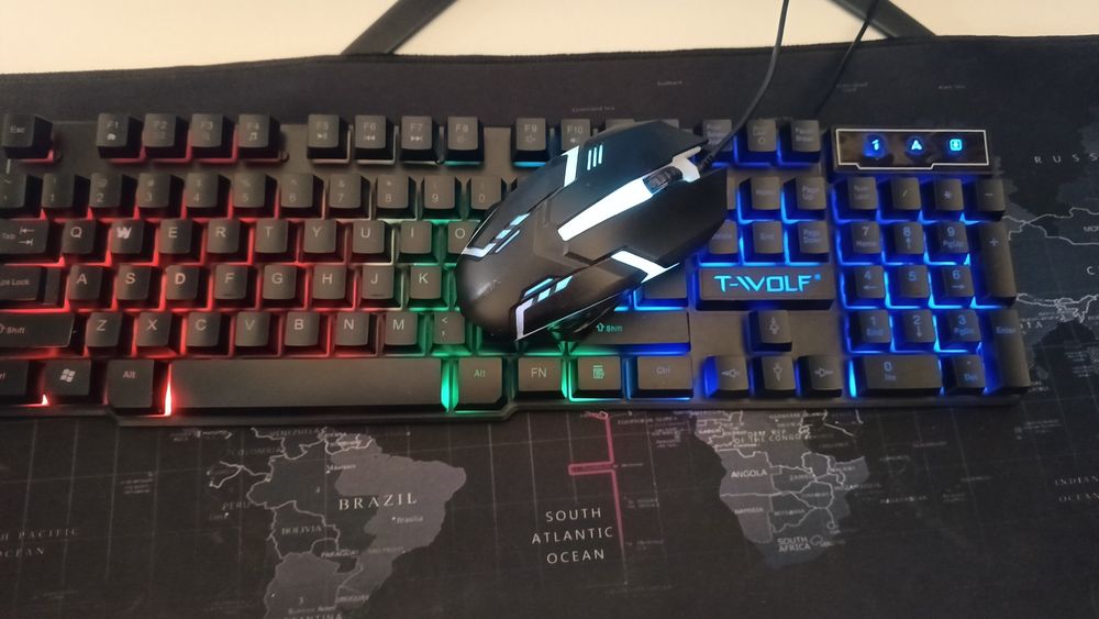 Klaviatura membranli va simli ishlashi yaxshi RGB yoritgich