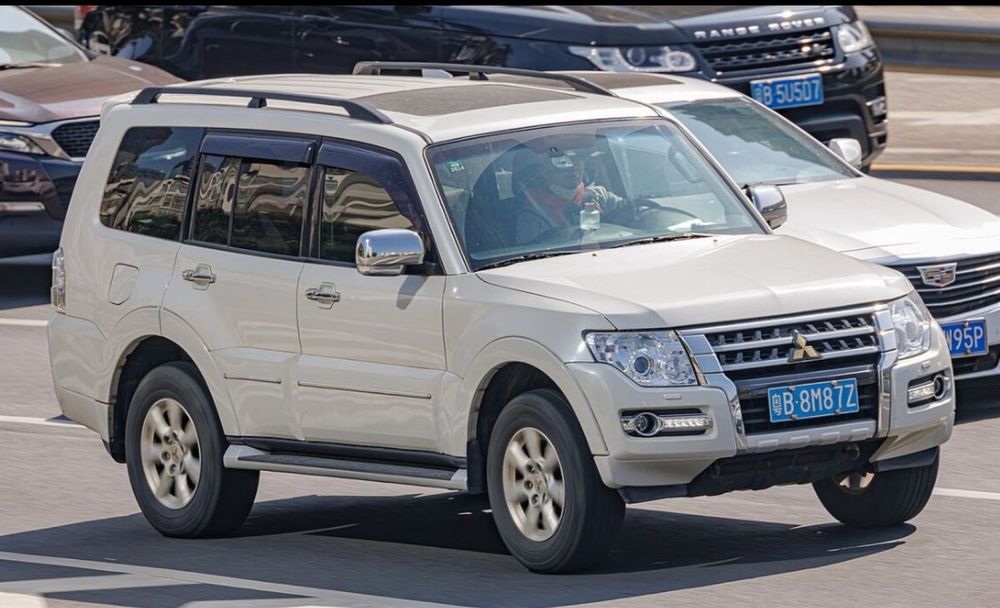 Бампер на мицубиси паджеро