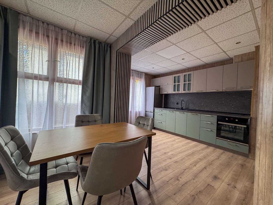 Чисто нов тристаен под наем в кв. Лазур. След ремонт. Паркомясто