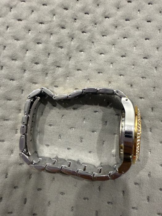 Часы кварцевые новые