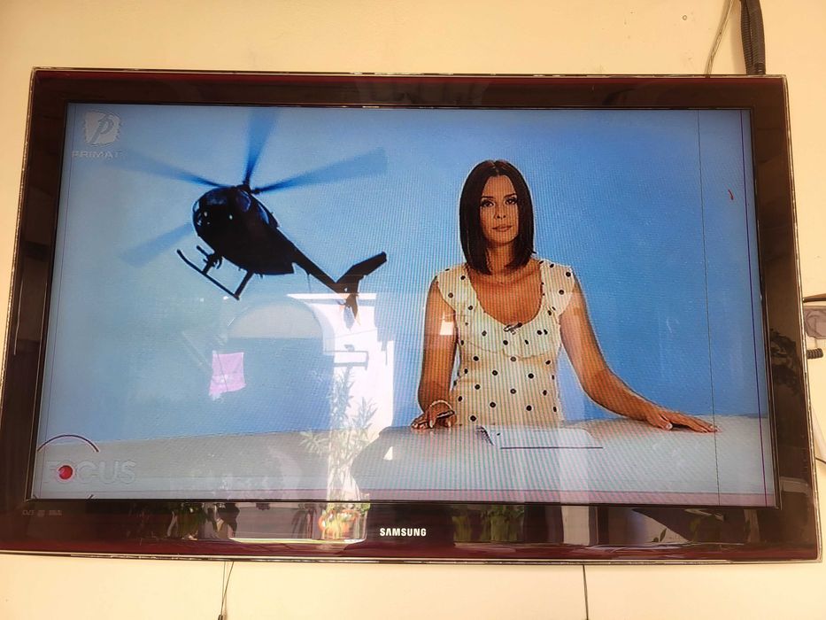Vand TV SAMSUNG Diagonala 132
