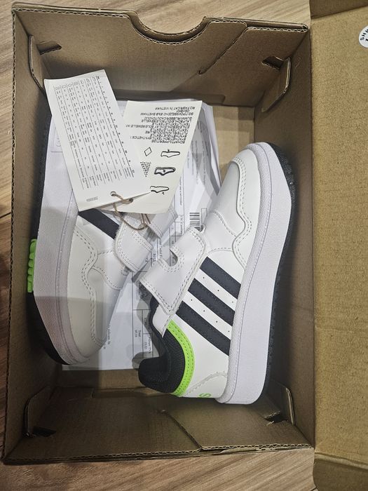 Pantofi sport adidas noi marimea 25,5