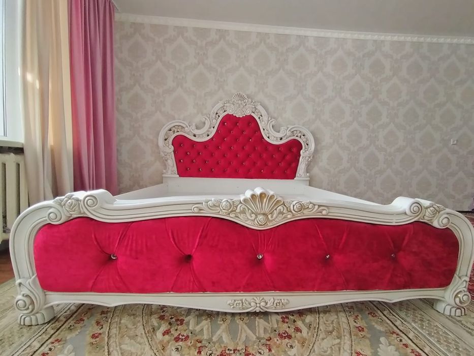 Продам двуспальная кровать, без матраса.2*180