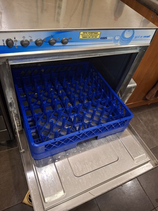 Кафемашина с кафемелачка