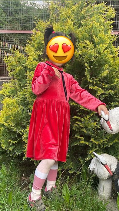 Красивое красное платье для девочки