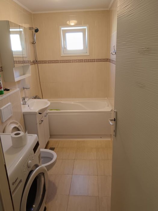 Inchiriez apartament