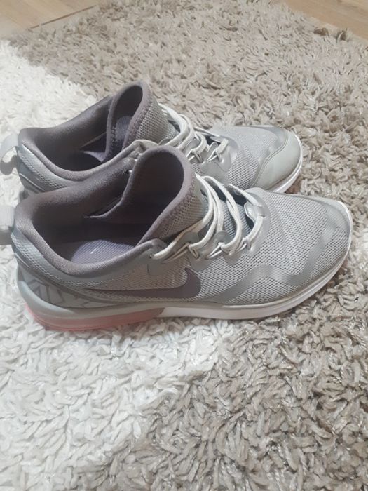 Оригинални маратонки