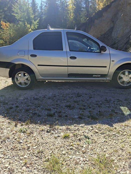 Vând Dacia Logan