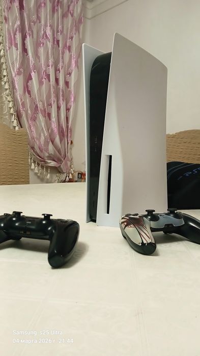 Продам PlayStation 5 (PS5 Fat) в отличном состоянии