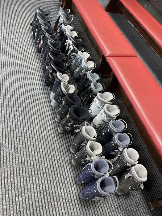 Детски ски и ски обувки – сервизирани, готови за каране