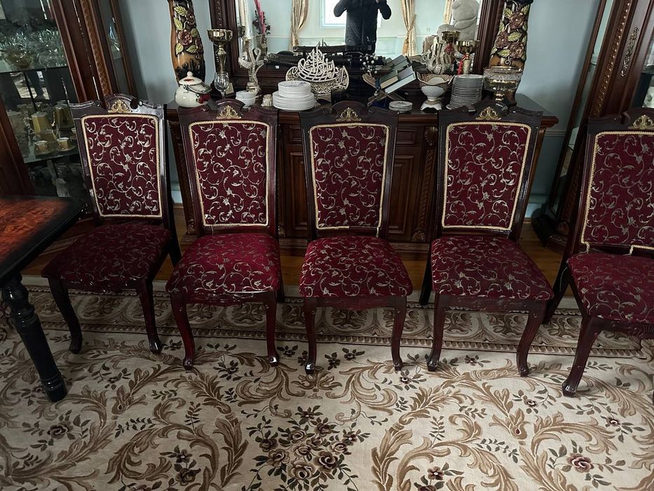 Стол стул гостиной