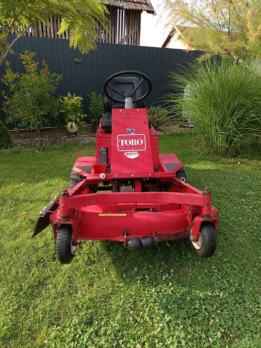 Tractor tuns iarba Toro
