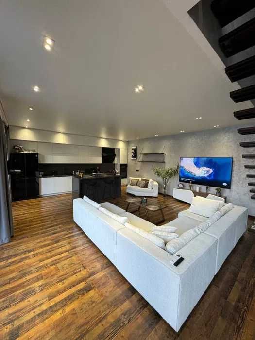 Срочно сдаётся Евродом на Ракат махалля, под офис / id888 /