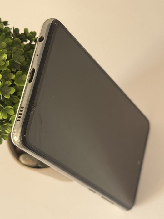 Samsung Galaxy A52   128GB    6gb RAM