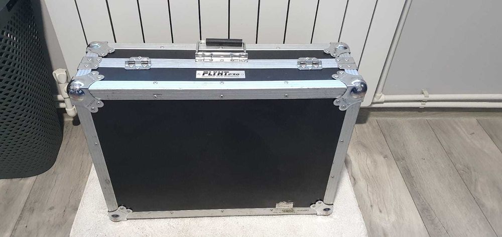 Consola/Controller/Mixer DJ Traktor S4 MK3 cu Flightcase