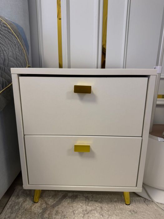 Прикроватные тумбы