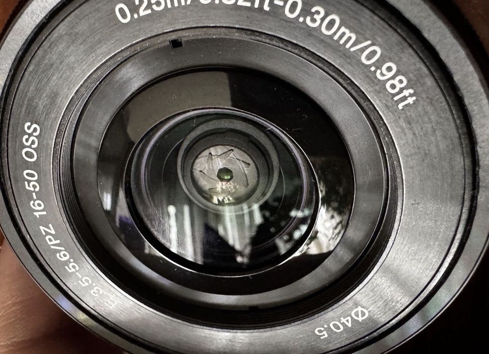 Обектив Sony E 16-50 f3,5-5,6 PZ OSS