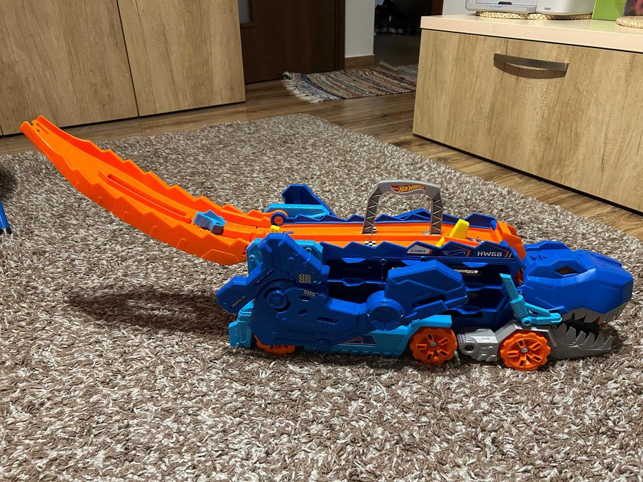 Hot Wheels T-Rex Mega Transporter