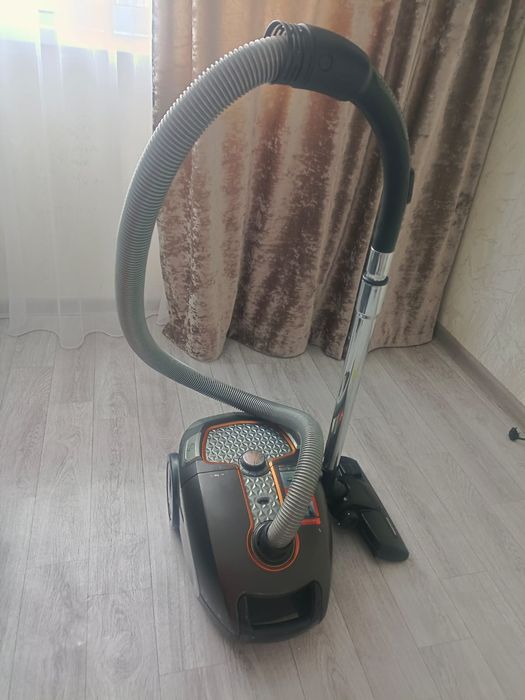 Продам пылесос Редмонд