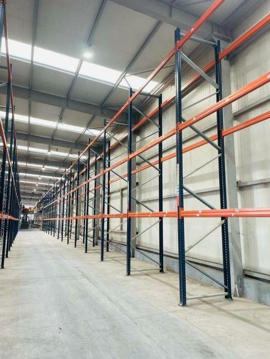 Rafturi metalice industriale second-hand pentru depozitare paleti