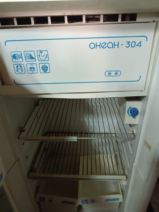 Продам два холодильника.