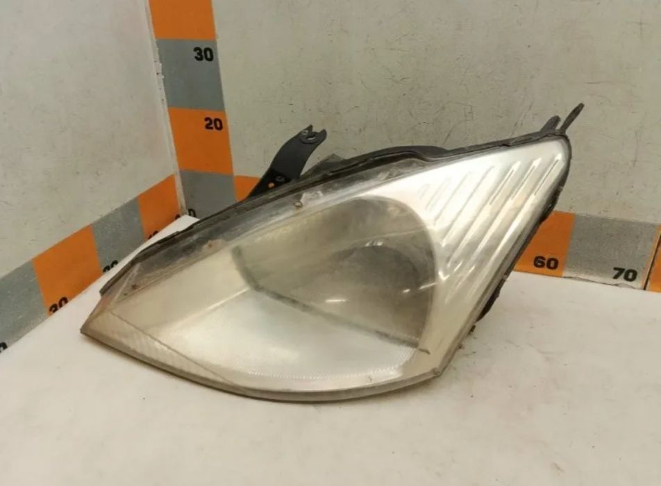 Продам фары форд фокус 1 ,2001 год