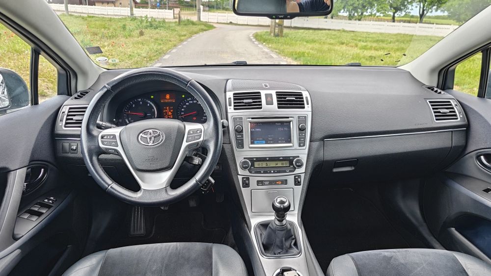 Toyota Avensis Facelift 2014