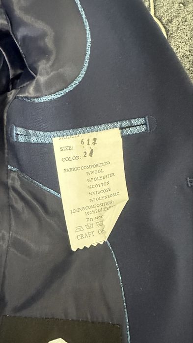 Продам школьный костюм