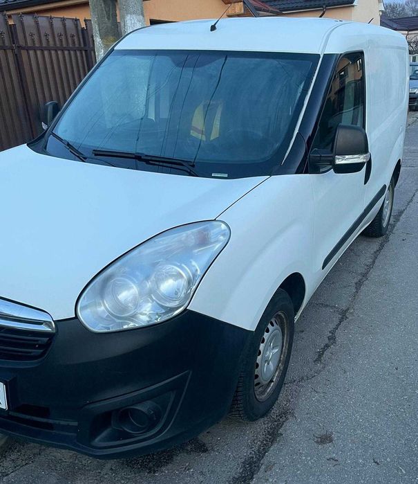 autoutilitara Opel Combo