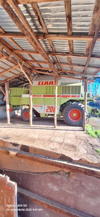 Combina CLAAS Dominator MEGA 208