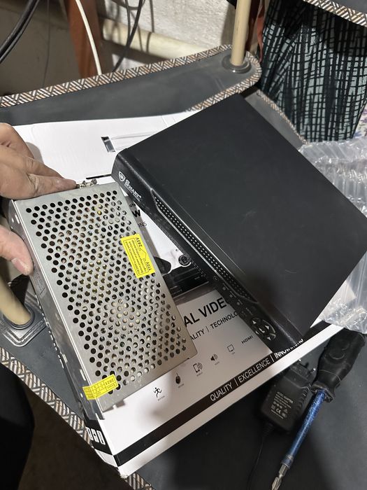 Видеорегистратор 4 канальный с питанием работает все