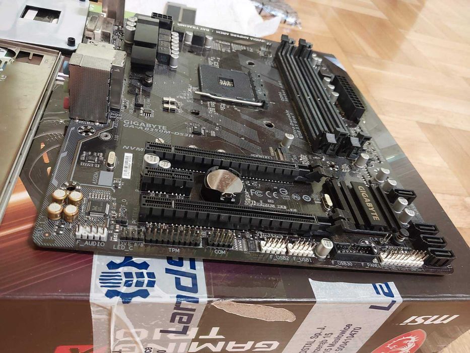 Gigabyte GA-AB350M DS3H
