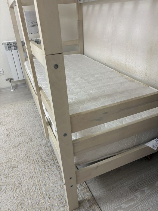 Продам кровать двухярусную