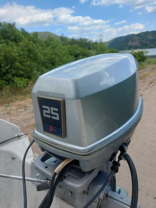 Мотор за лодка 25 к.с Евенруд