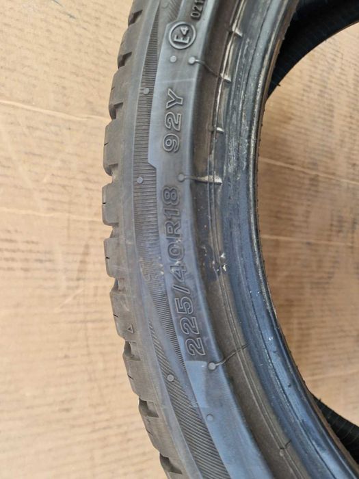 1 Bridgestone R18 225/40 Лятна гума  DOT4623