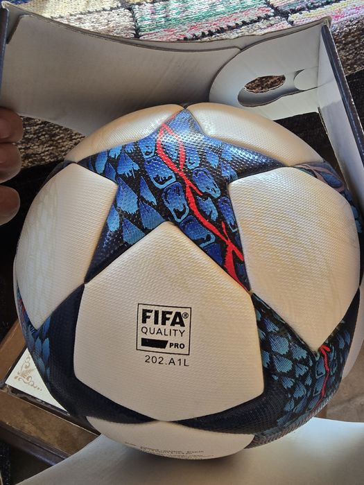 Mingea oficială Adidas Champions League Cardiff 2017 - Nouă/Box