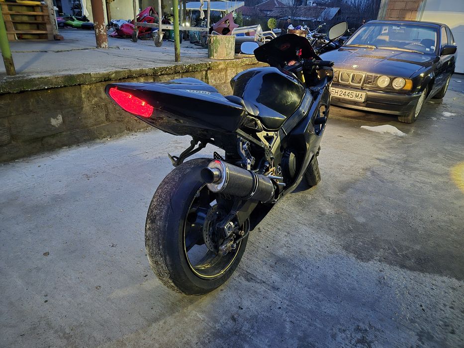 Suzuki gsxr k4 1000 на части
