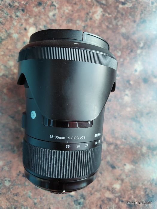 Продавам Отличен обектива Sigma Art 18-35mm 1.8,за Никон