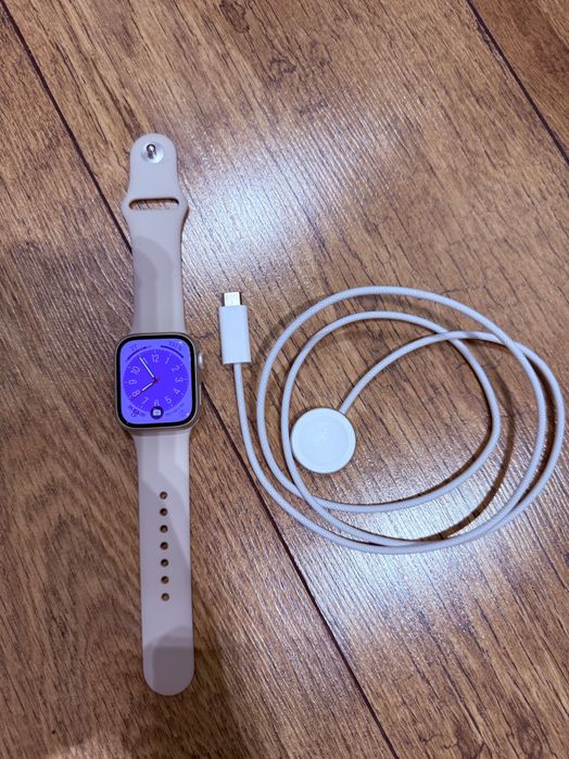 Часы Apple Watch 9