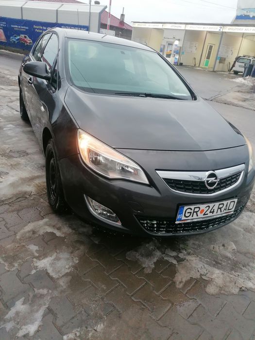 Vând sau schimb Opel astra j 1.4 benzina
