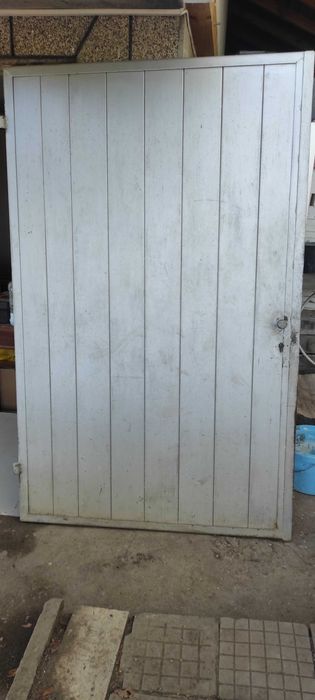 Желязна гаражна врата