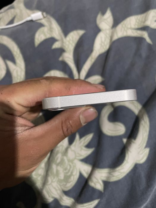 Iphone 12 ideal holatda