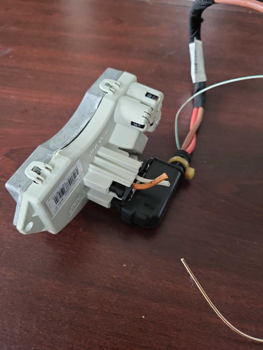 Piesa cu tepi-modul motoras aeroterma bmw e81,e82,e88,e87,e90,e91,e92